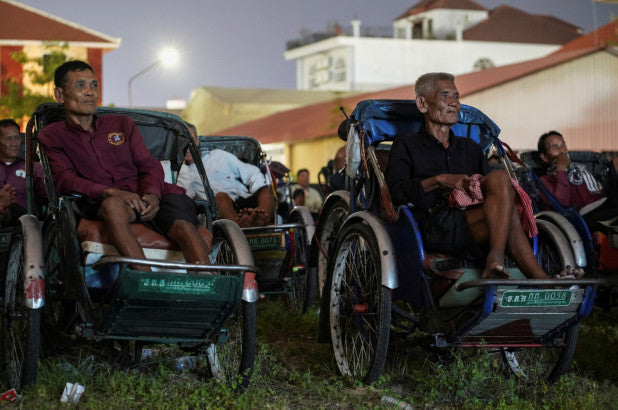 Cambodia's cyclo drivers treated to pedal-in movie