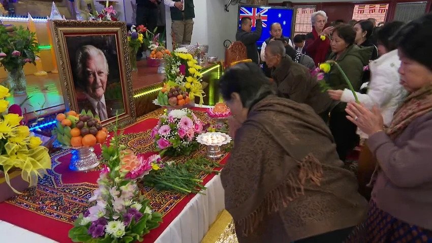 Australia&#8217;s Cambodian community honour Bob Hawke as the man who gave them &#8216;peace and freedom&#8217;