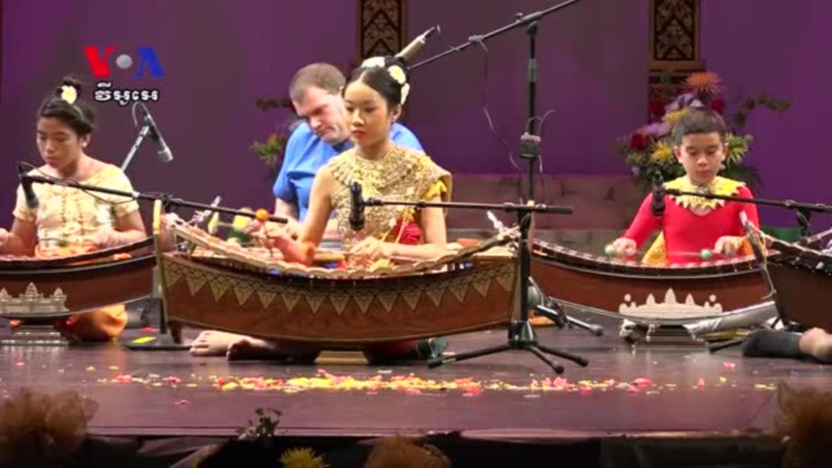 In US, Traditional Khmer Dance Unites Cambodian-American Community